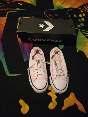Converse Low Top Sneakers in Pale Pink and White